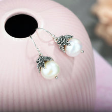 Load image into Gallery viewer, Danny Newfeld Pearl Earrings and Pendant Set

