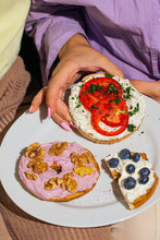 Load image into Gallery viewer, Bagelista Bake at Home Plain Bagels
